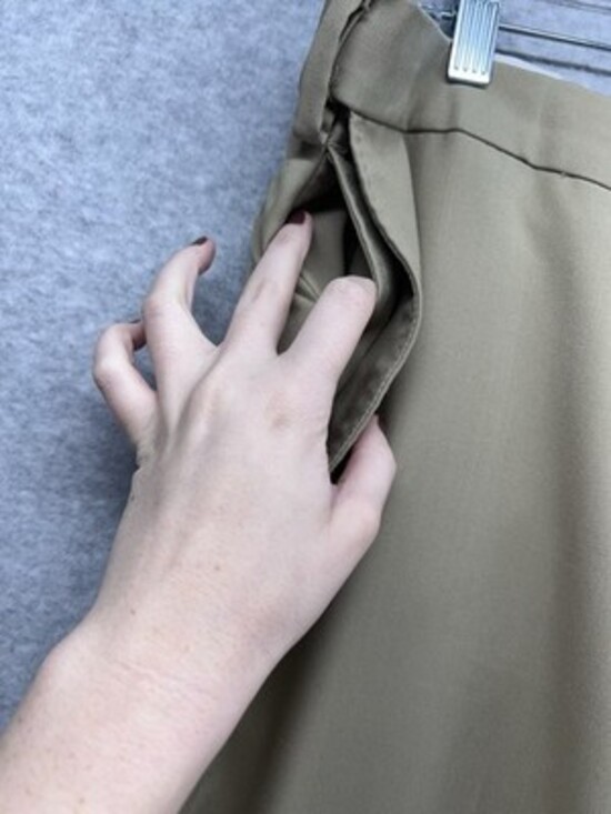 Hagger Mens Khakis Size 36x30 Classic Fit Beige Buttons Belt Loops Vietnam - Picture 4 of 11